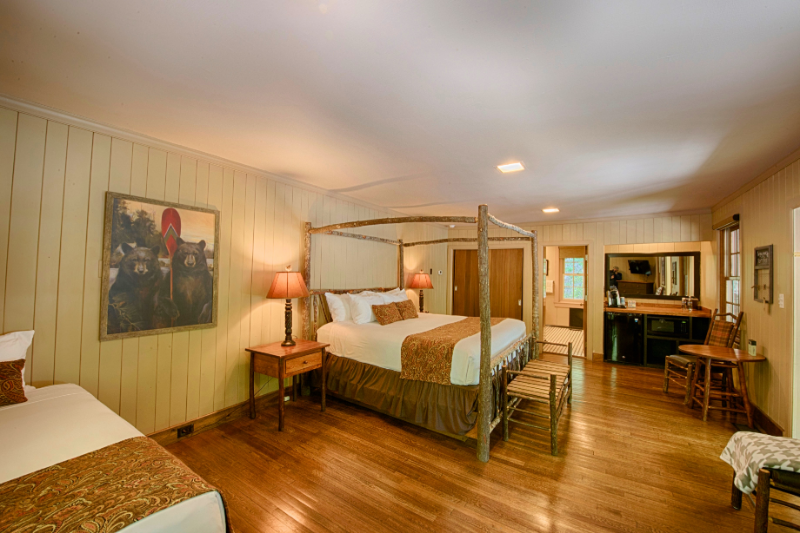 14981 Tapoco Rd - Photo 2 of 10