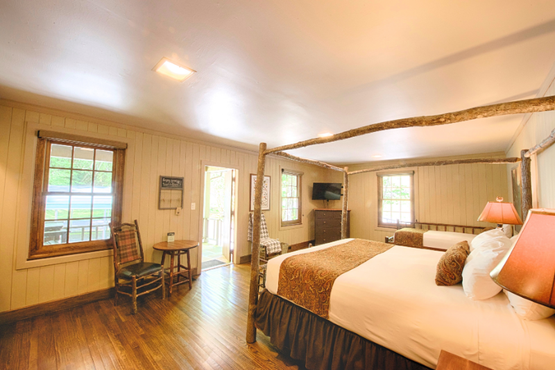 14981 Tapoco Rd - Photo 3 of 10