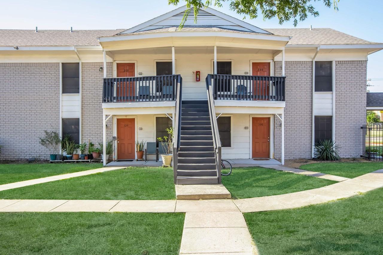 Emerald Point Apartments - Photo 7 of 28