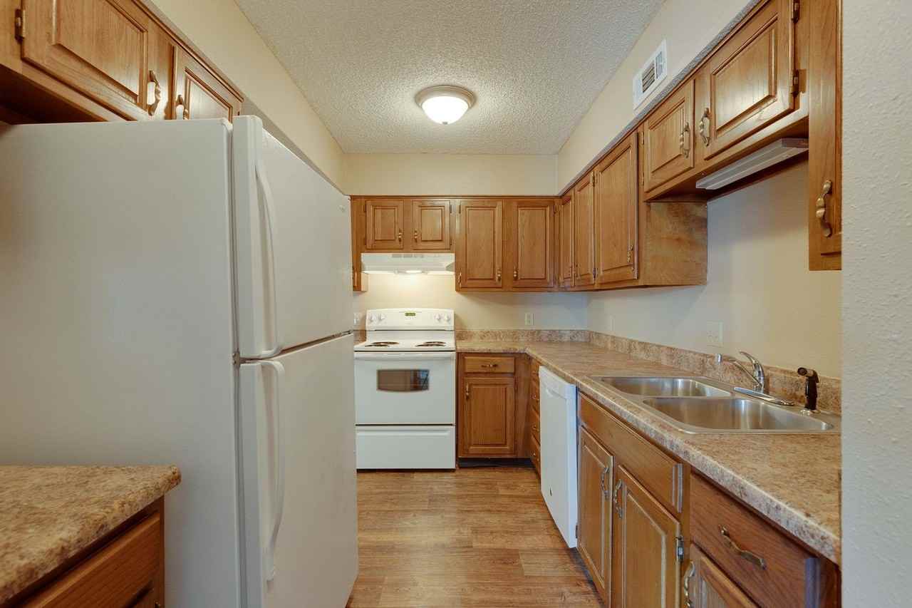 Aragon Apartments - Photo 4 of 27