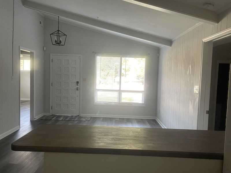 1085 W Shore Dr - Photo 2 of 10