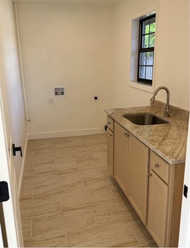 1062 Binns Dr - Photo 2 of 11