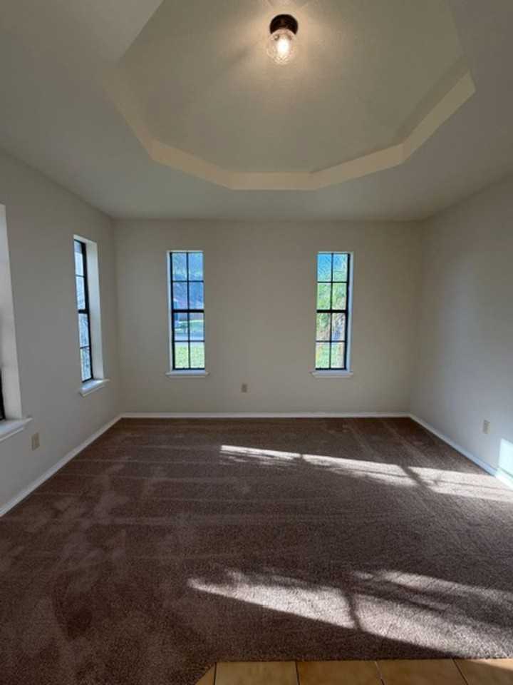 1305 James Cir - Photo 5 of 12