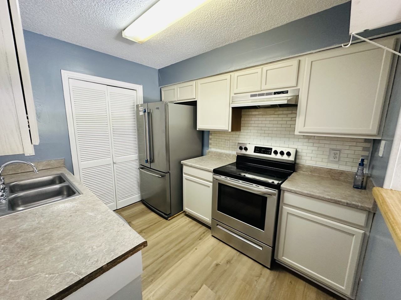 2425 Oxford Pl #104 - Photo 2 of 3