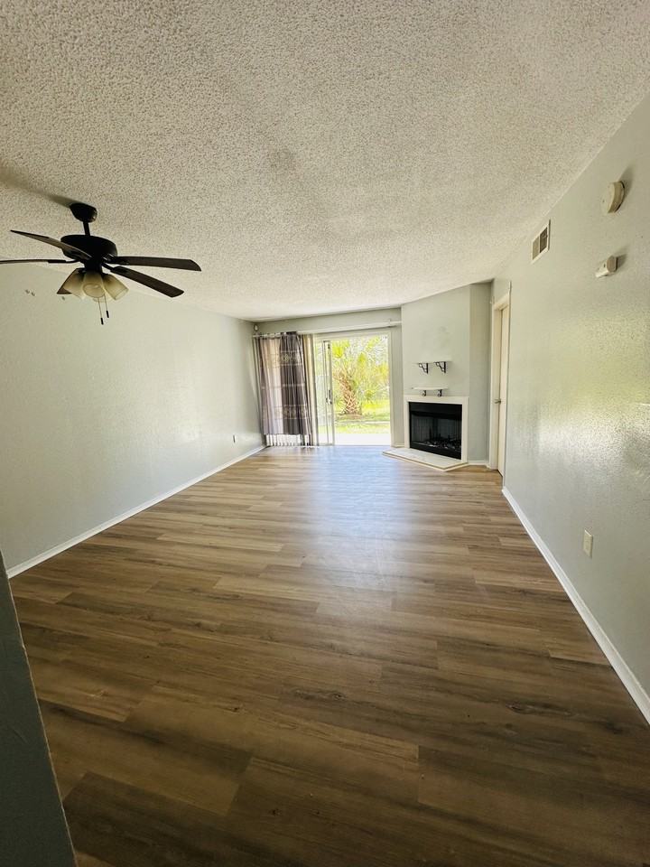 2425 Oxford Pl #104 - Photo 3 of 3