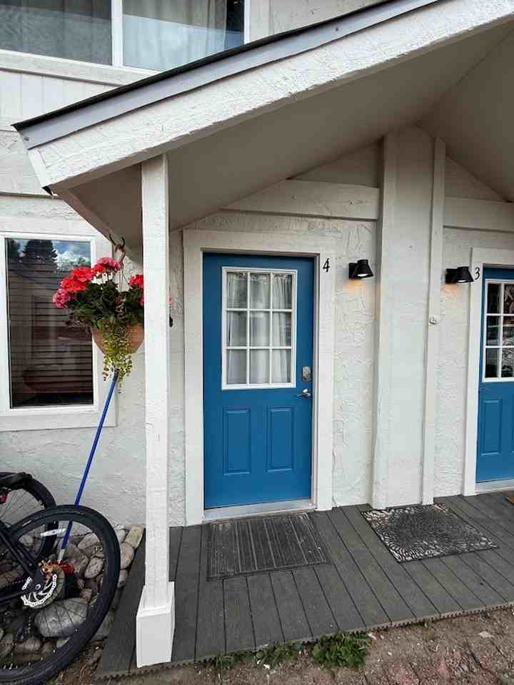 Downtown 2bedroom Townhome - Photo 3 of 4