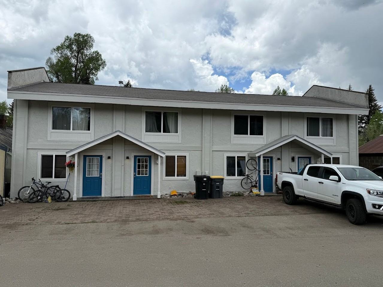 Downtown 2bedroom Townhome - Photo 3 of 4