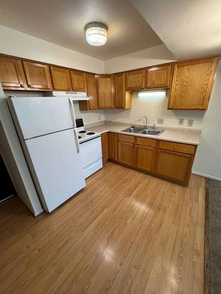 UNION HOUSE APARTMENTS LLC - Photo 2 of 23