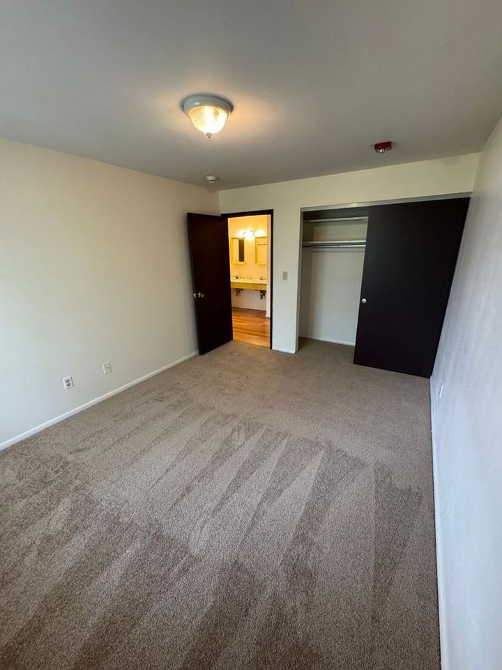 UNION HOUSE APARTMENTS LLC - Photo 4 of 23