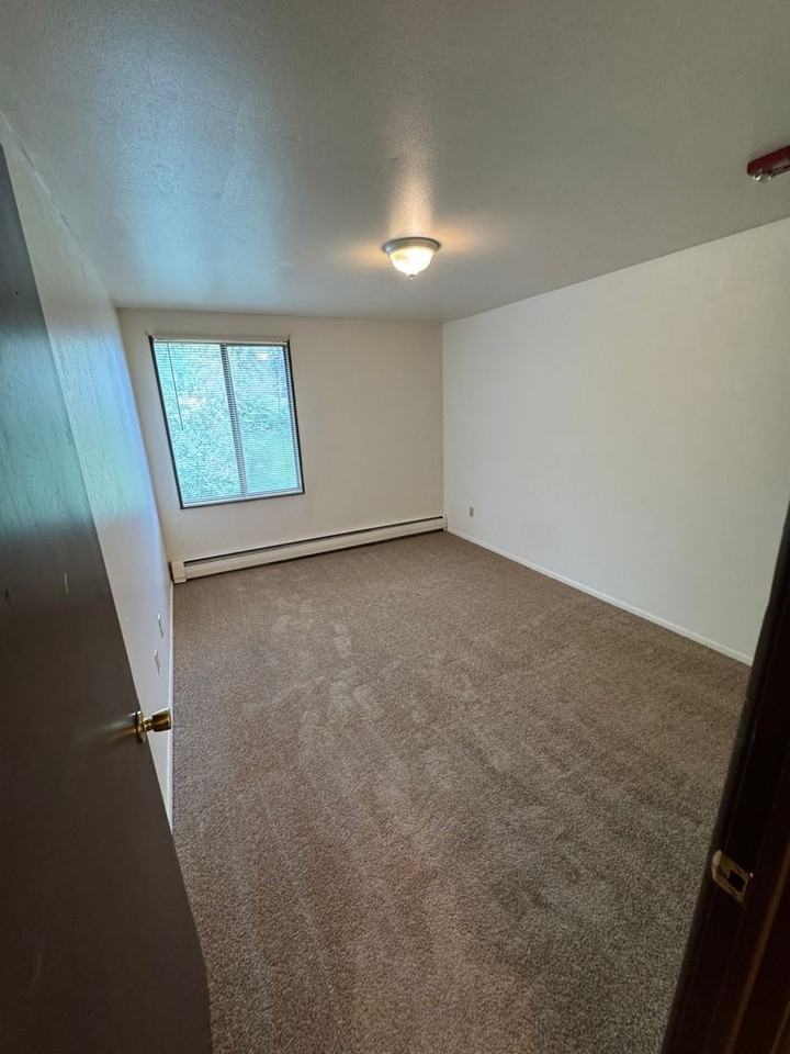UNION HOUSE APARTMENTS LLC - Photo 7 of 23