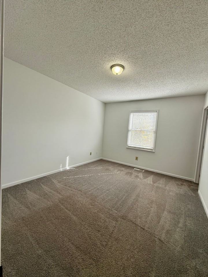 90 Fenner Ave - Photo 5 of 12