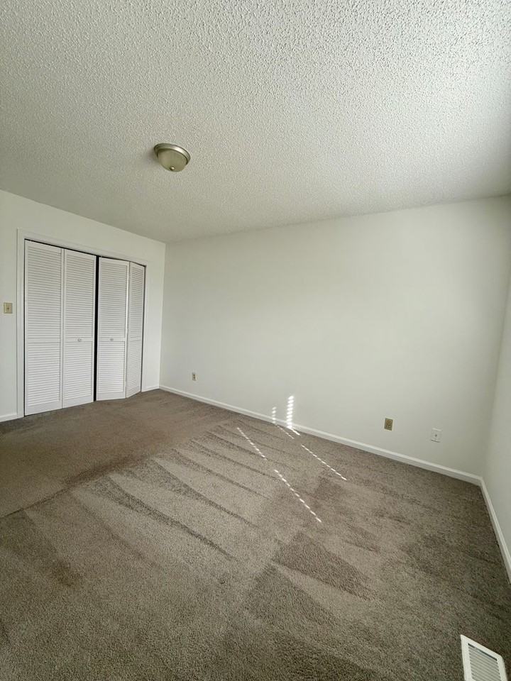 90 Fenner Ave - Photo 6 of 12