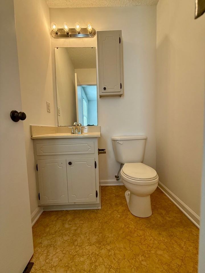 90 Fenner Ave - Photo 7 of 12