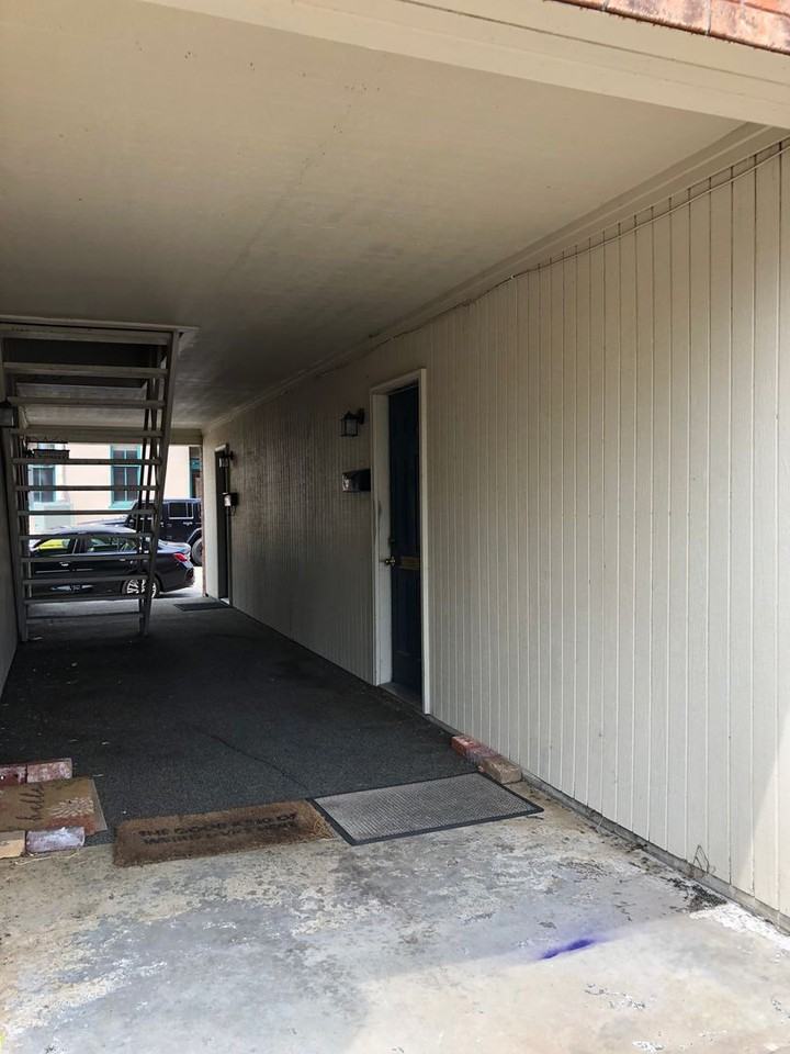 205 1/2 W Market Ave - Photo 2 of 11