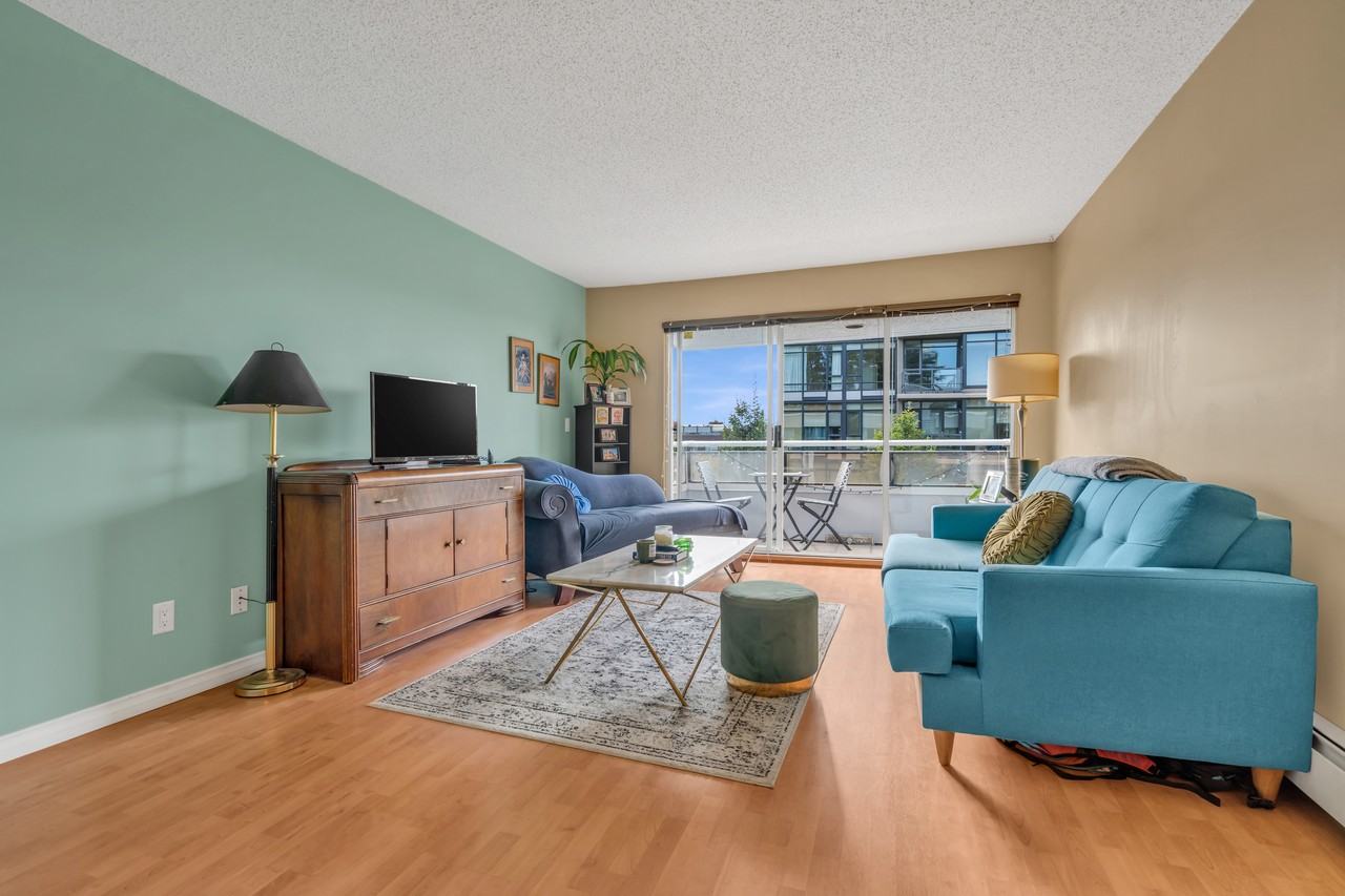 1412 West 14th Avenue #D16 - Photo 2 of 15