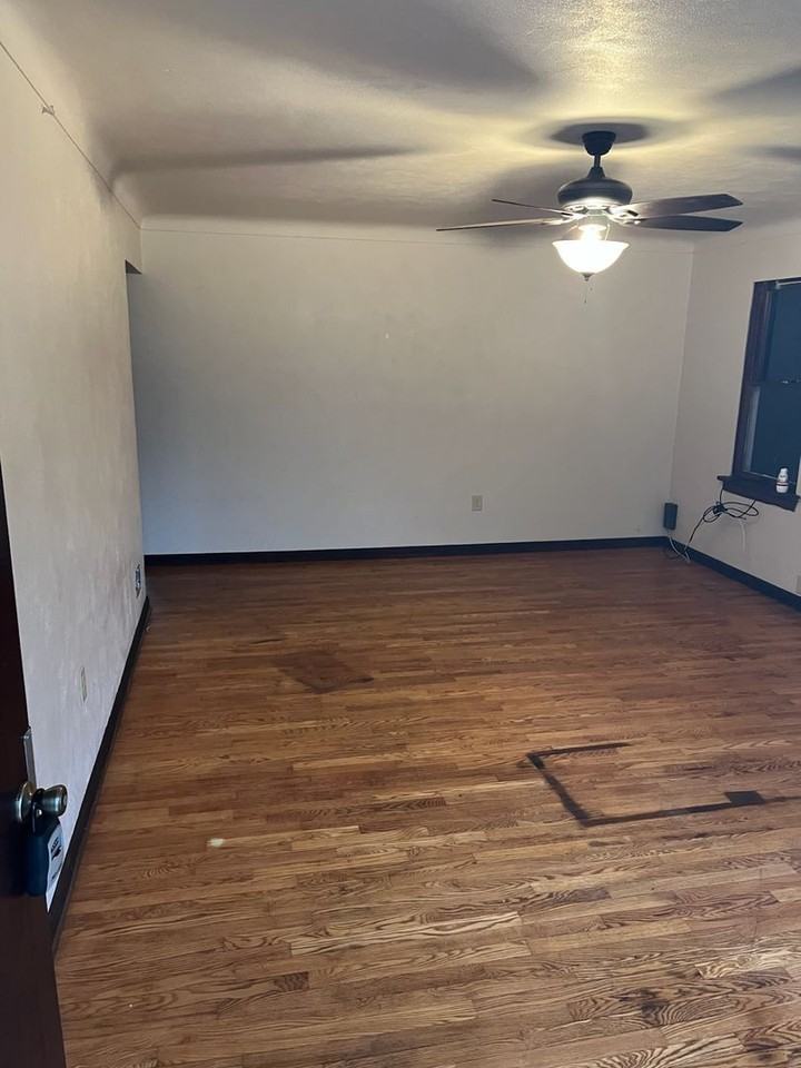 407 E Spencer St - Photo 3 of 7