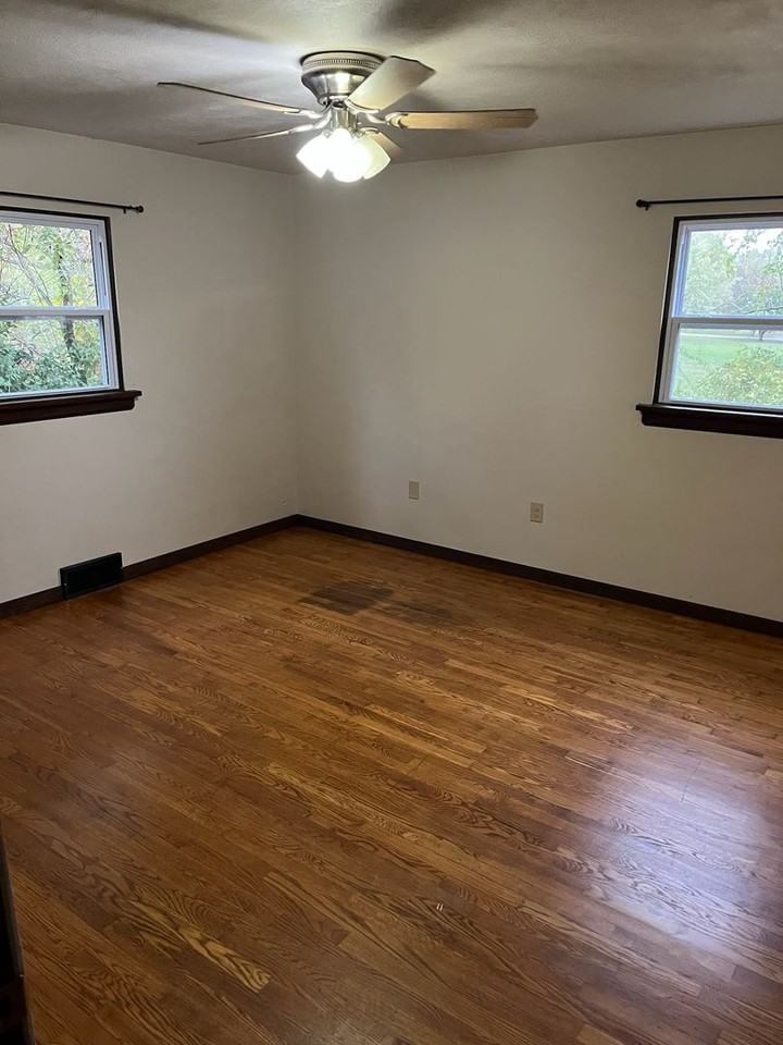 407 E Spencer St - Photo 4 of 7