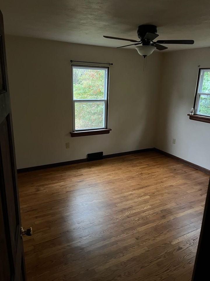 407 E Spencer St - Photo 5 of 7