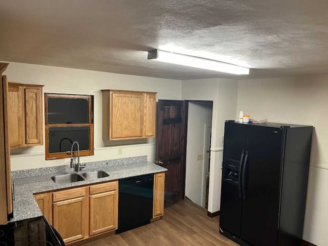 407 E Spencer St - Photo 6 of 7