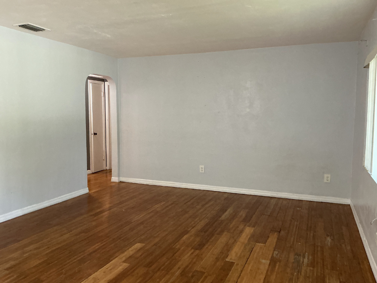 720 Lakehurst St - Photo 3 of 17