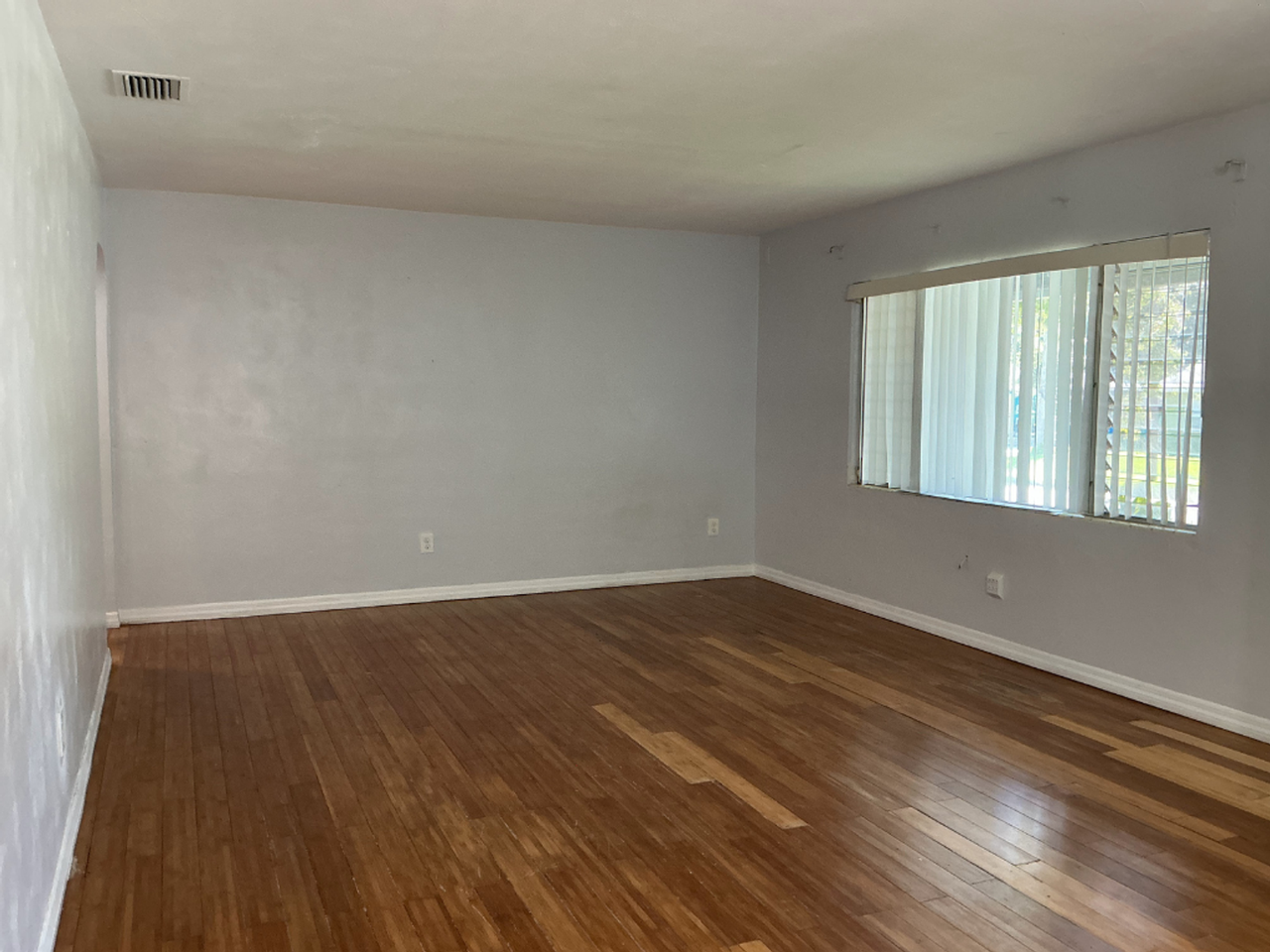 720 Lakehurst St - Photo 4 of 17