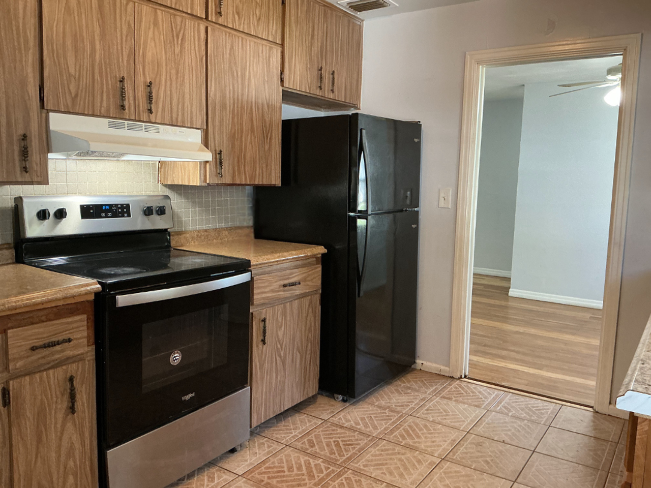 720 Lakehurst St - Photo 5 of 17