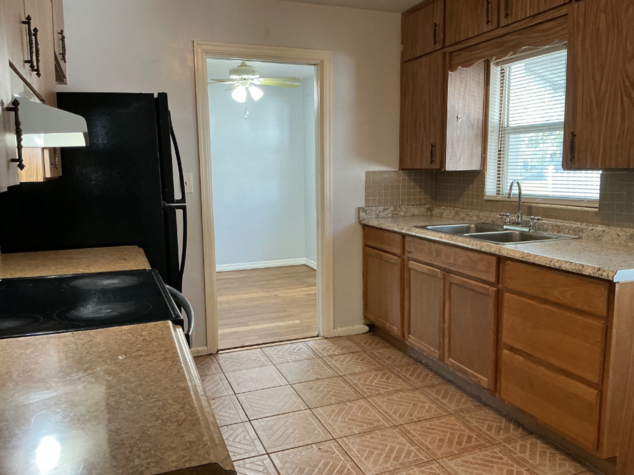 720 Lakehurst St - Photo 6 of 17