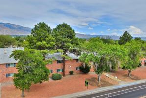 featured image of 2112 Moon St Ne