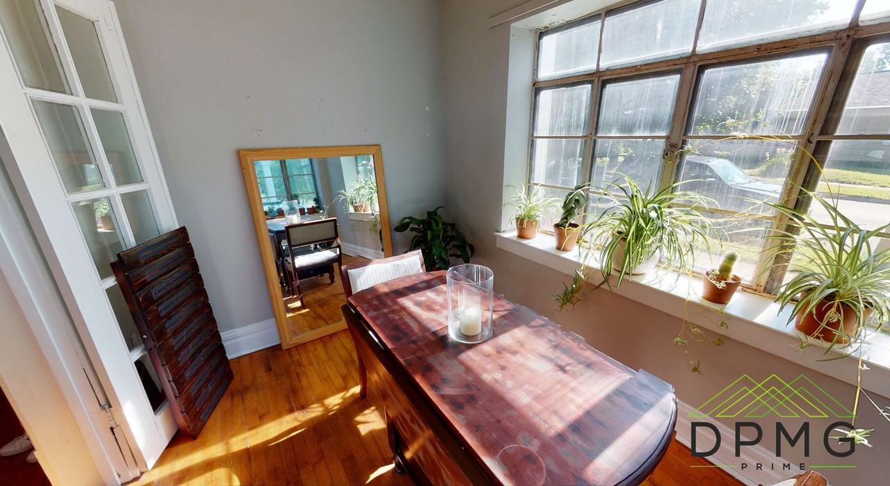 132 S Clemens Ave - Photo 2 of 50