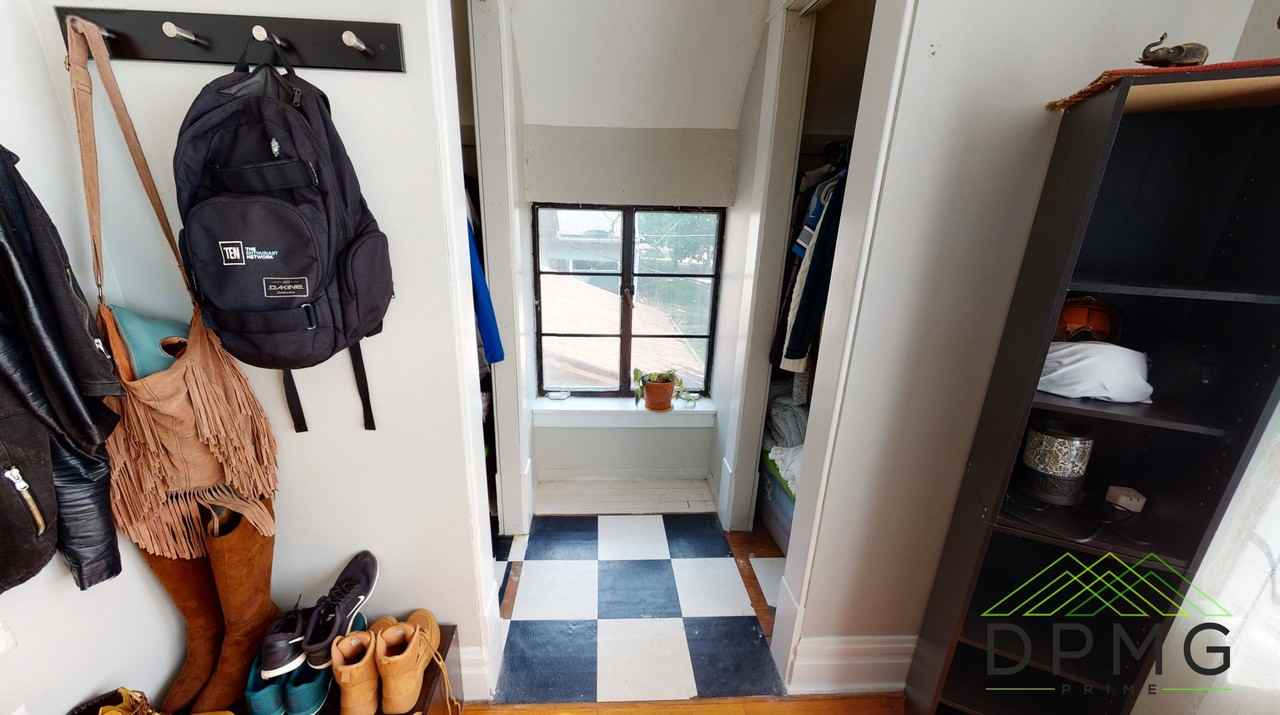 132 S Clemens Ave - Photo 6 of 50