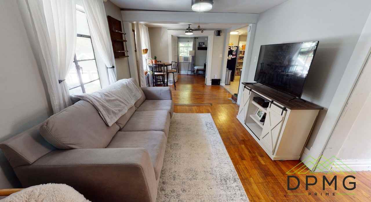 132 S Clemens Ave - Photo 7 of 50