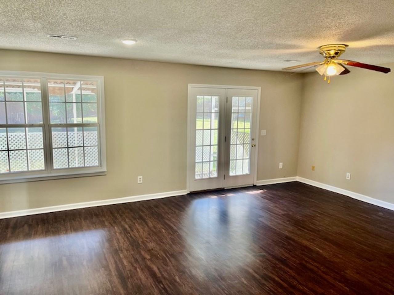 15 Glenda Drive - Photo 3 of 10