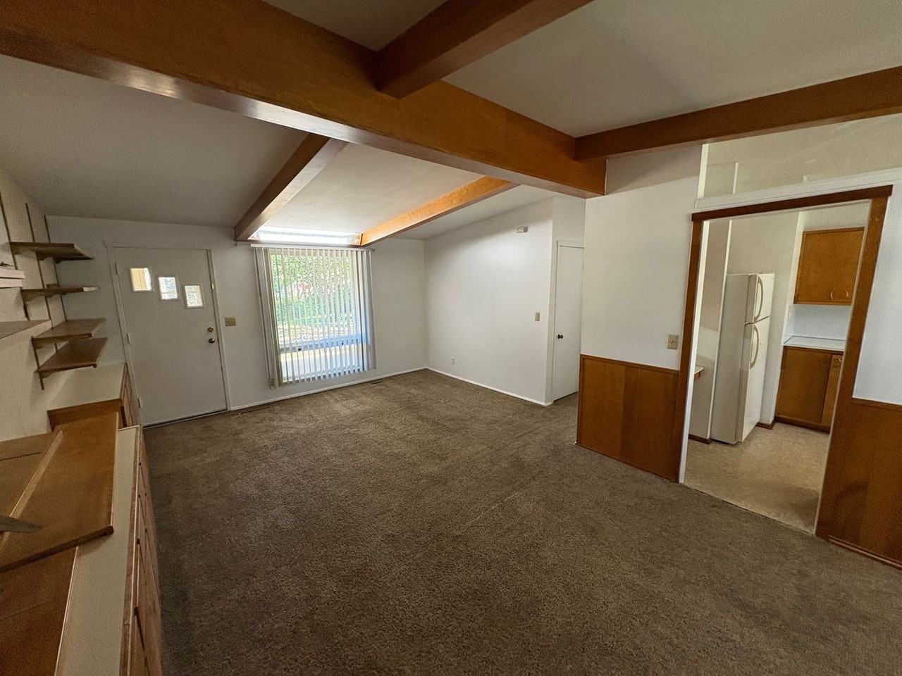 632 Eastborough Ln - Photo 6 of 27