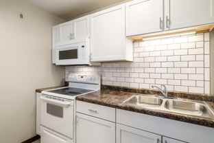 2512 N Rockton Ave - Photo 1 of 1