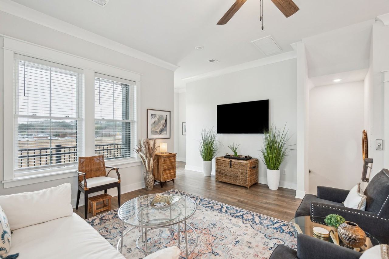 1610 Florentia St - Photo 4 of 47