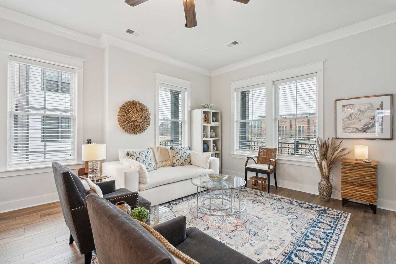 1610 Florentia St - Photo 5 of 47