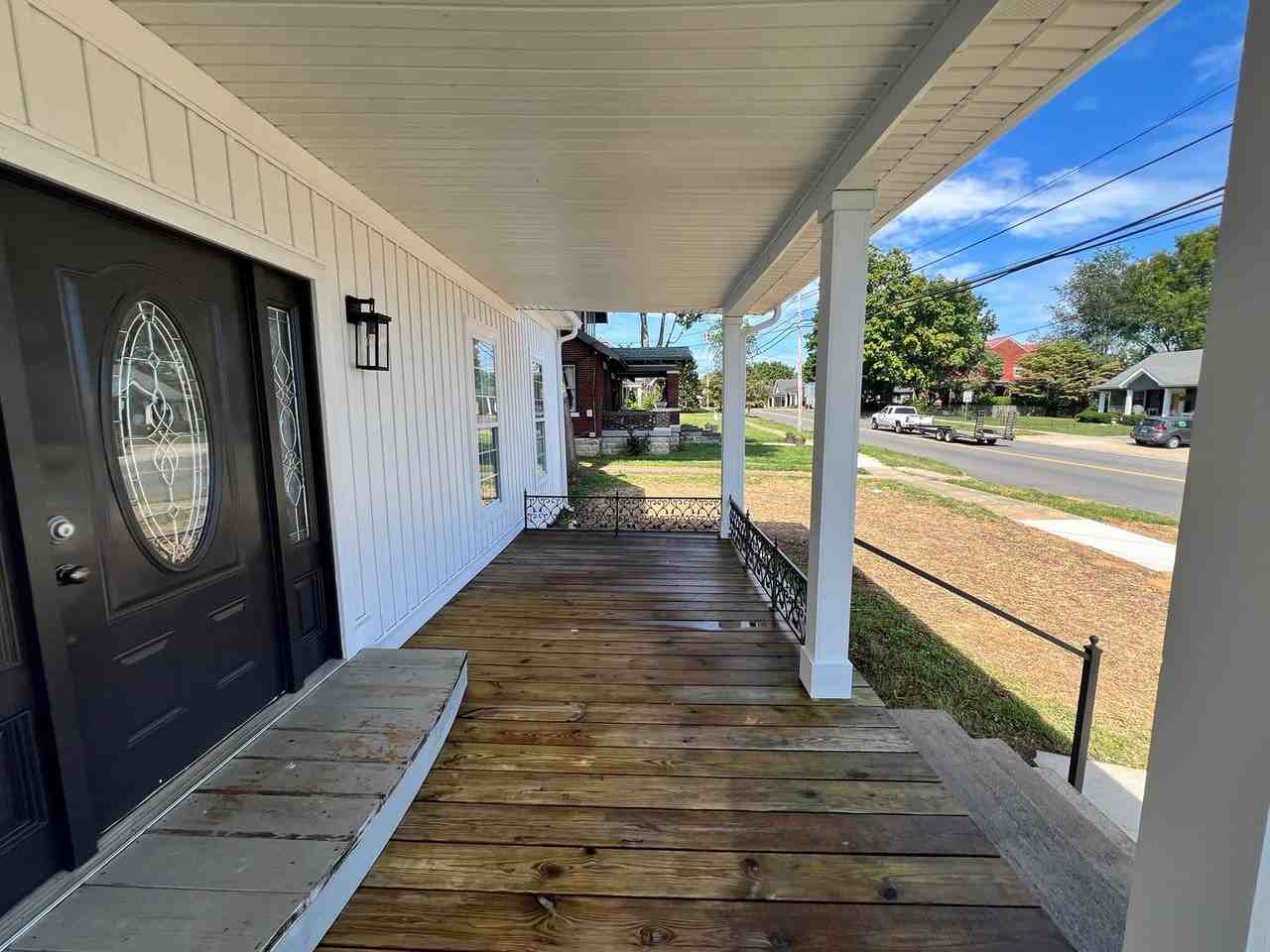 301 W Cedar St - Photo 3 of 50