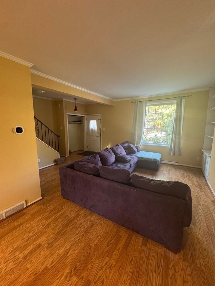 6332 Phillips Avenue - Photo 6 of 41