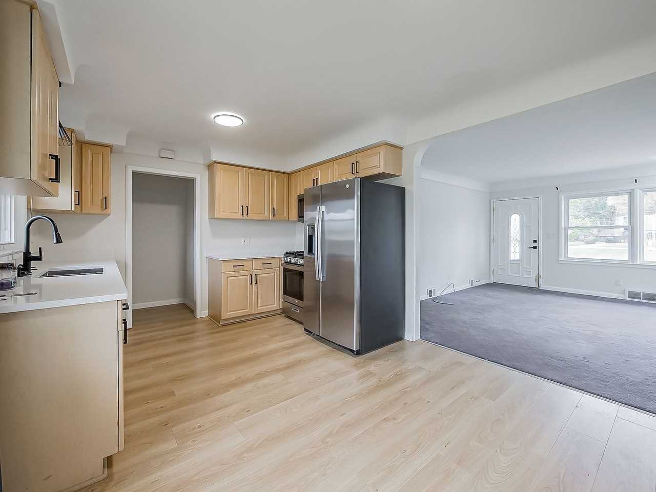 25561 South River Road - Photo 4 of 39