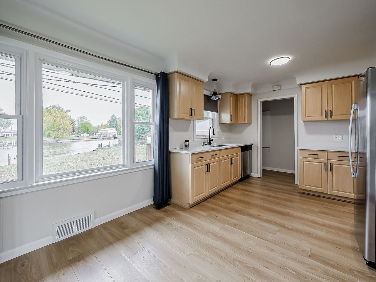 25561 South River Road - Photo 5 of 39