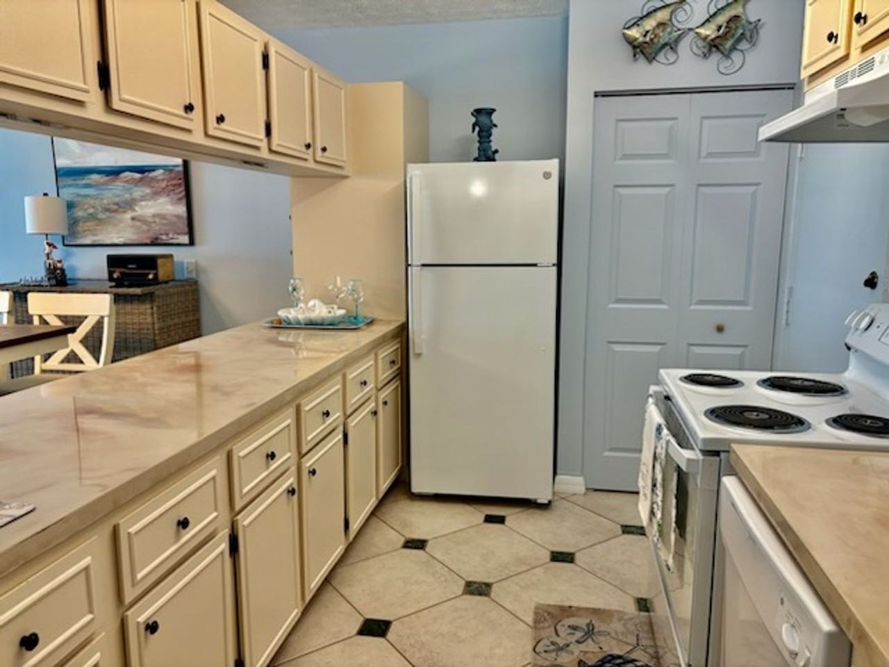 60 Pelican St W #106 - Photo 2 of 28