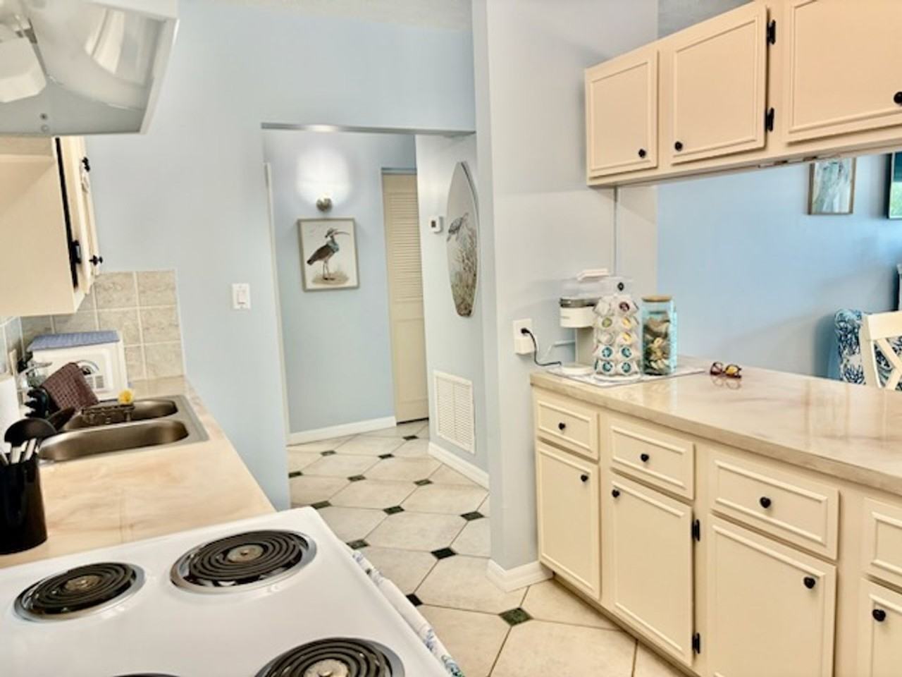 60 Pelican St W #106 - Photo 3 of 28