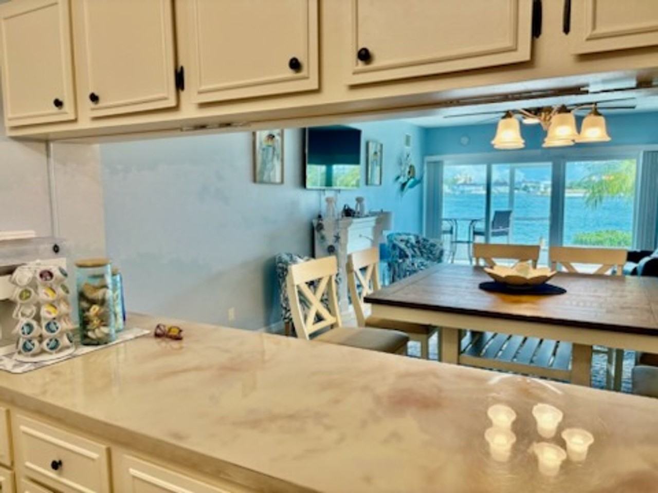 60 Pelican St W #106 - Photo 5 of 28
