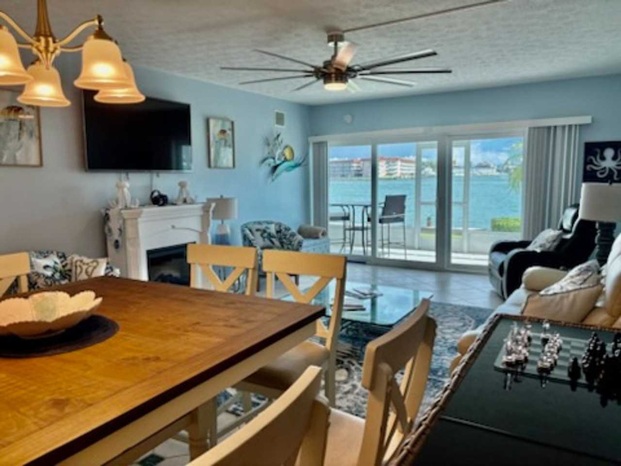 60 Pelican St W #106 - Photo 7 of 28