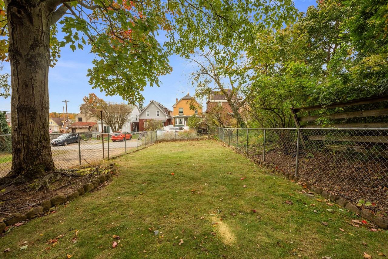 1410 Chelton Ave - Photo 5 of 26