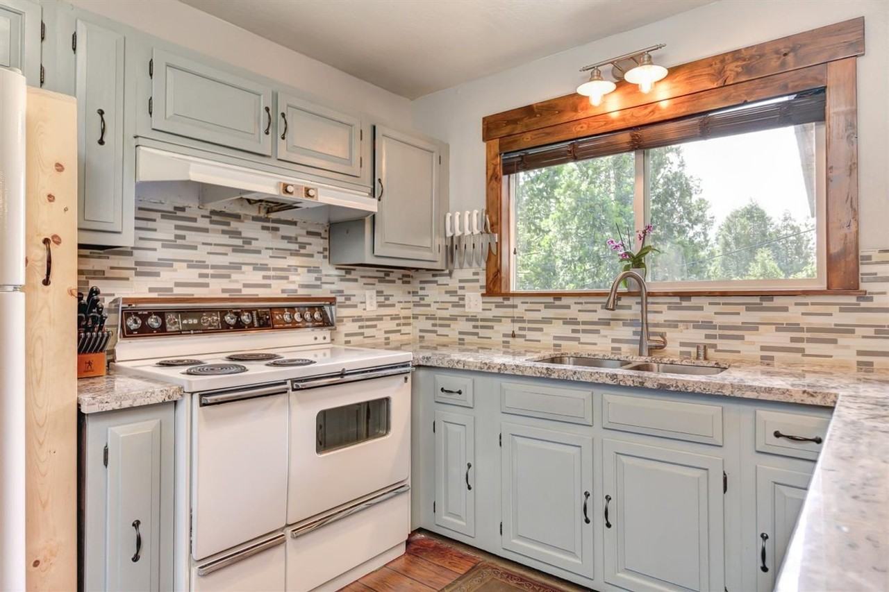 4016 Pearl Rd - Photo 7 of 36