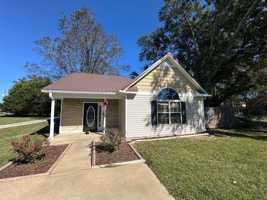 featured image of 1311 Circle Dr