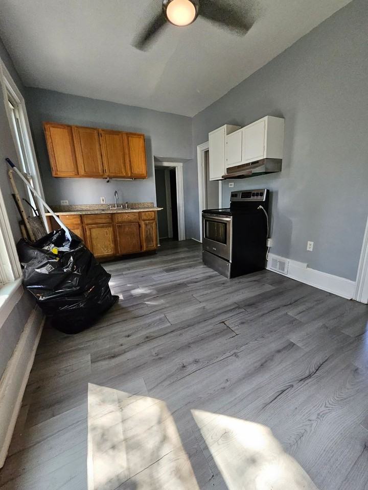 1704 Chestnut St #2 - Photo 2 of 7