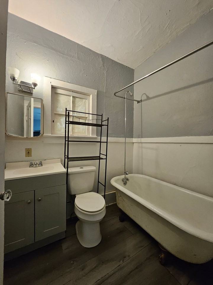 1704 Chestnut St #2 - Photo 3 of 7