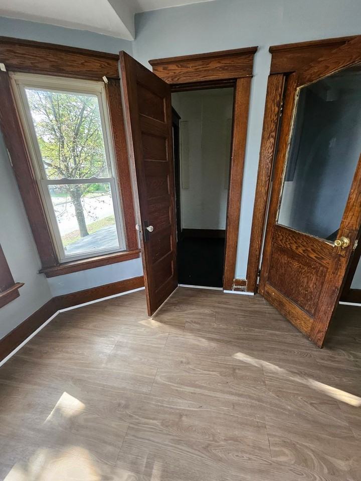 744 East 6th Street - Photo 4 of 11